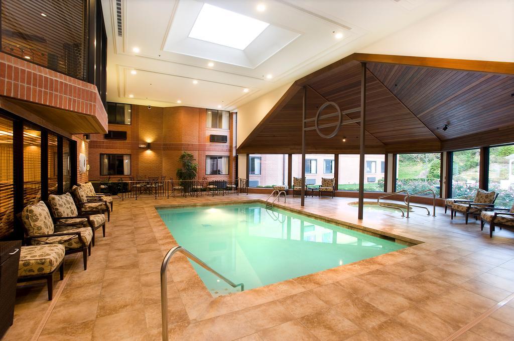 Ann Arbor Regent Hotel And Suites Bagian luar foto
