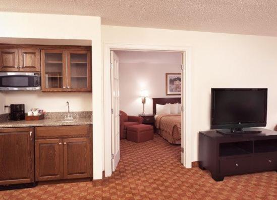 Ann Arbor Regent Hotel And Suites Bagian luar foto