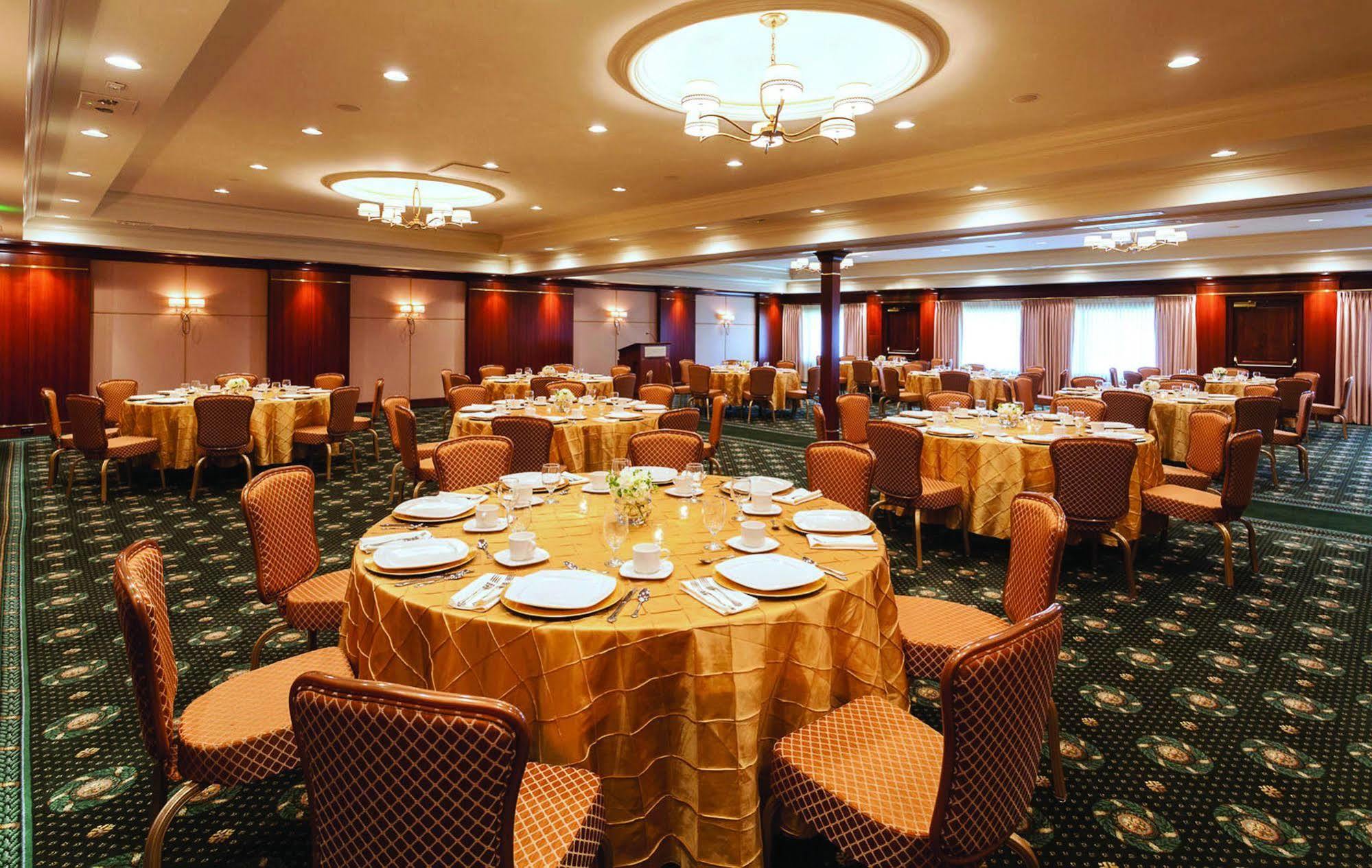 Ann Arbor Regent Hotel And Suites Bagian luar foto